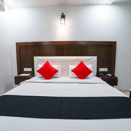 Hotel Collection O Prem Ratna Dehradun Esterno foto