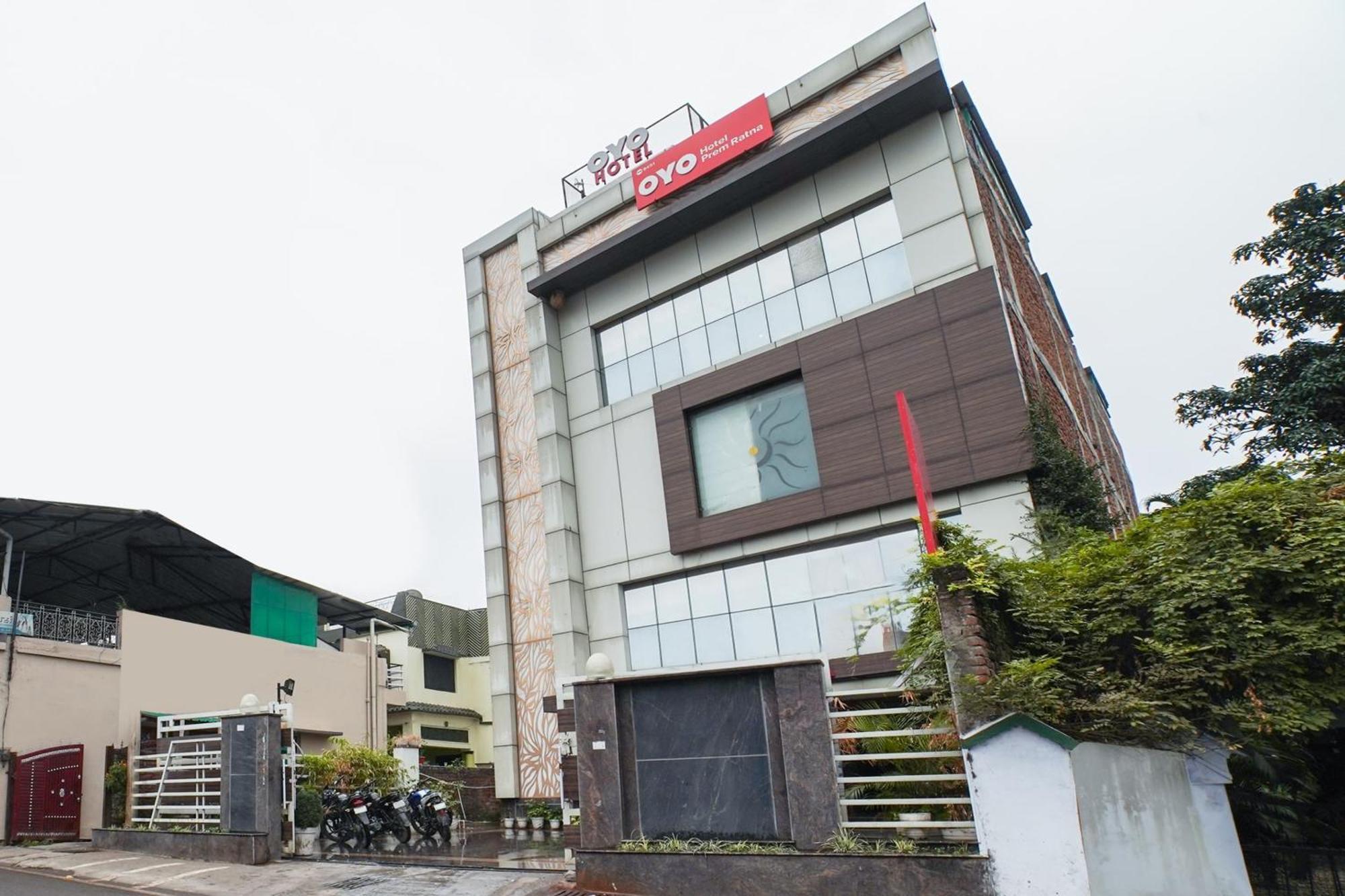 Hotel Collection O Prem Ratna Dehradun Esterno foto