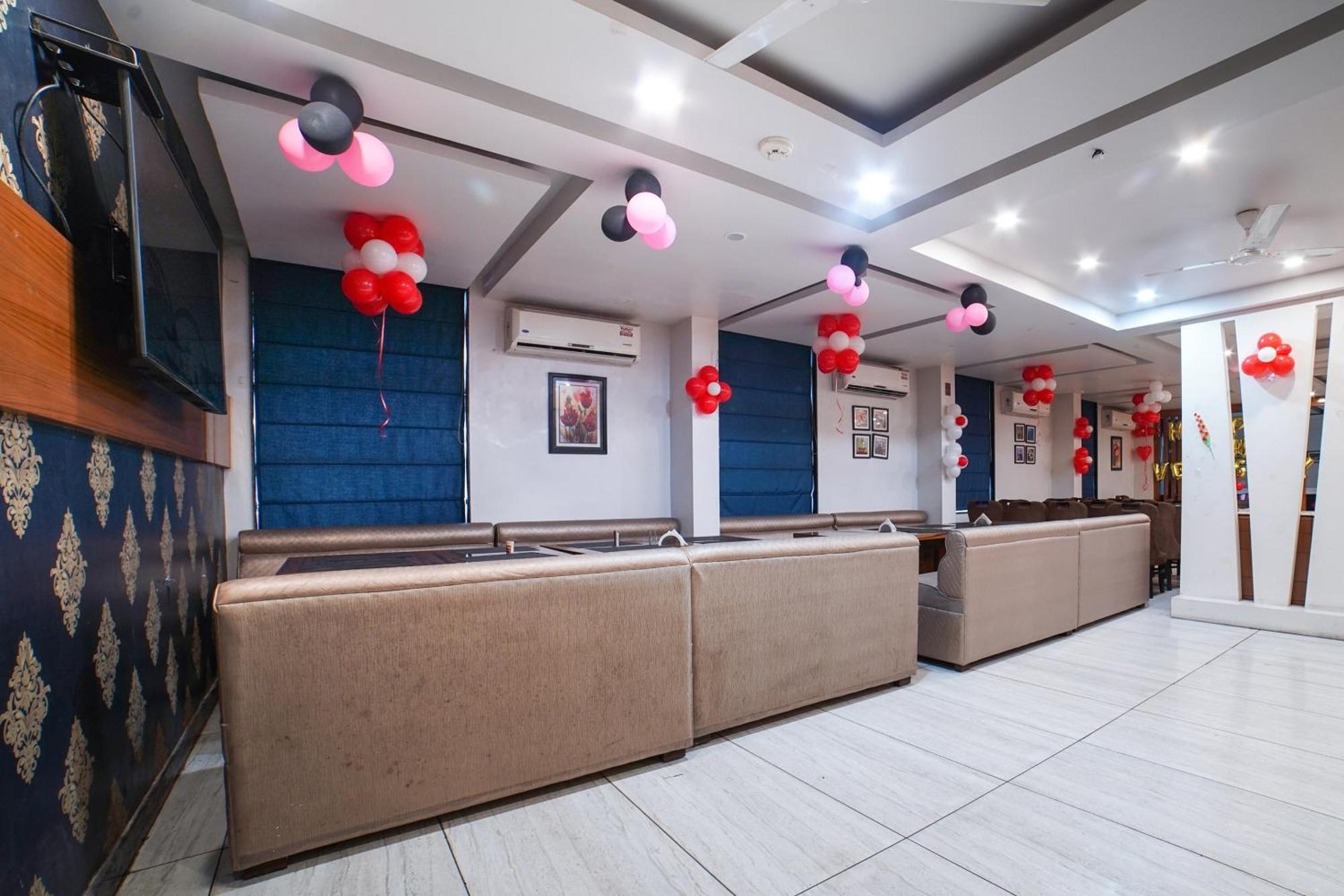 Hotel Collection O Prem Ratna Dehradun Esterno foto